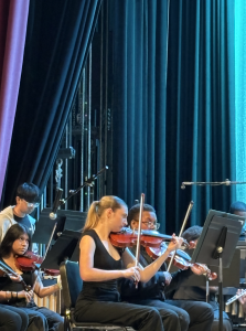 Charlotte Frizziola plays the violin.